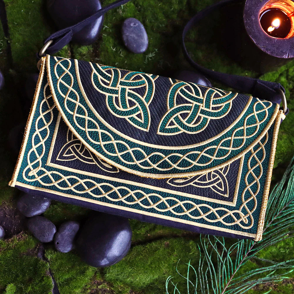 Celtic Knotwork 3D Purse (In-the-Hoop) - Image 10