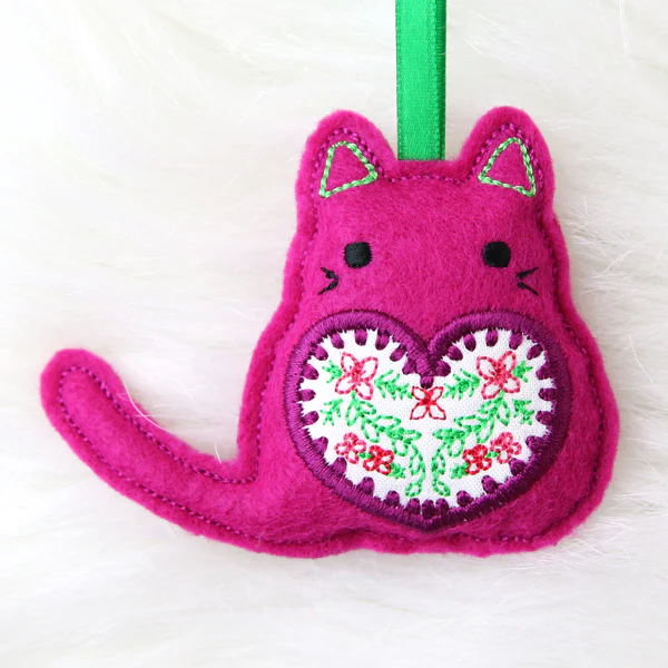 Quirky Christmas Cat Ornament (In-the-Hoop)